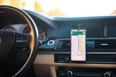 Telefondaki haritayı.