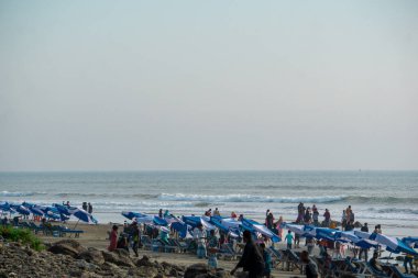 Inani Sahili, Bangladeş 'teki dünyaca ünlü Cox' s Bazar sahil şeridinin göz kamaştırıcı ve sessiz bir parçasıdır..