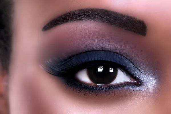 Maquillage des yeux africains — Photo