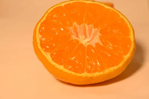 Tranche Orange Mûre Douce Sur Table Vue Près — Photo