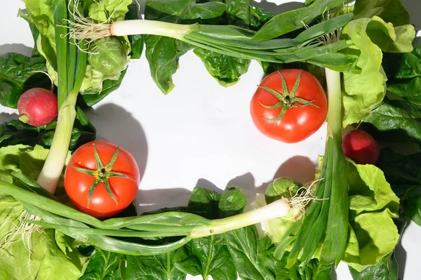 Cadre Partir Feuilles Épinards Frais Feuilles Chou Avec Tomates Poireaux — Photo