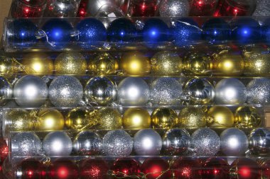 Kutlama için güzel Noel süslemeleri, yakın görüş, yeni yıl konsepti 