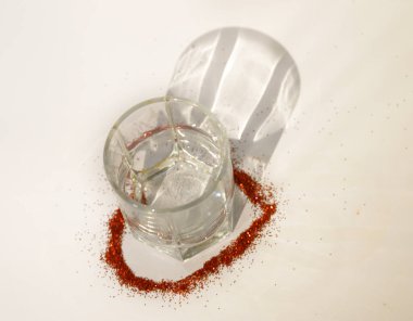 Dekoratif kalp sembolünün romantik kompozisyonu, Sevgililer Günü konsepti 