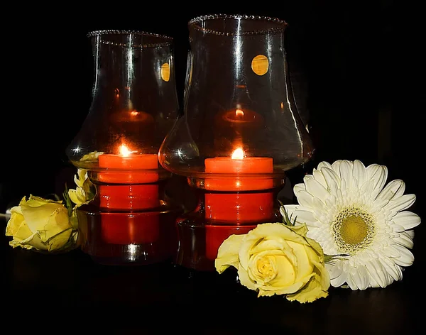 Vecchia Lampada Vetro Decorativo Con Fiori Vista Vicino — Foto Stock