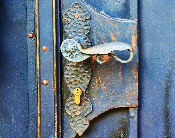 Закрыть Старую Дверную Ручку Дома — стоковое фото