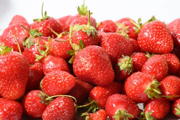 Haufen Frischer Und Saftiger Erdbeeren Nahsicht — Stockfoto