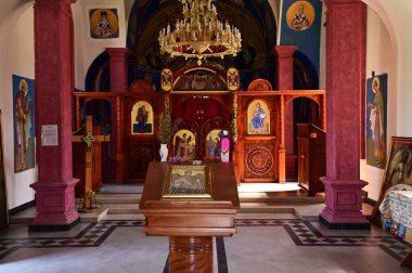 Güzel yeni kilisenin iç manzarası 