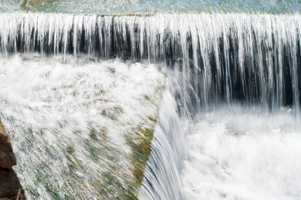 Stap Waterval Met Snelle Stroming Van Rivier Dichtbij Uitzicht — Stockfoto