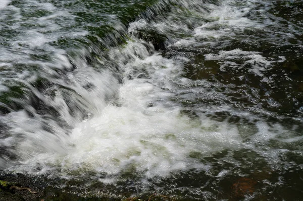 Snelle Stroming Van Rivier Dichtbij Uitzicht — Stockfoto