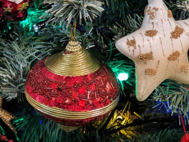 Yakın çekim görünümü güzel Noel süslemeleri