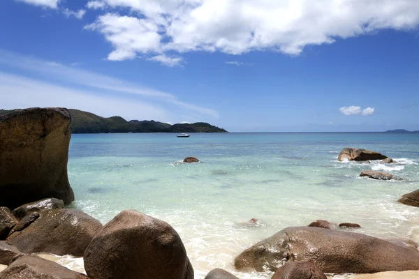 Spiaggia nelle isole Seychelles — Foto Stock