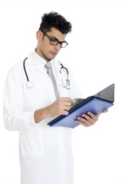 tıbbi doktor stetoskop ve tablet ile 