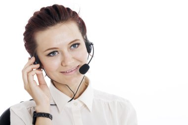 Çağrı Merkezi operatörü telefon kulaklığı ile gülümseyen