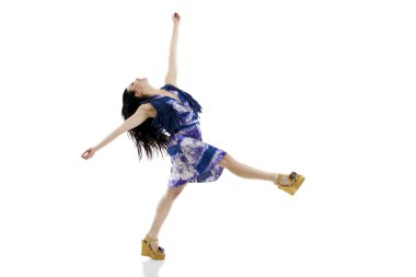 Güzel seksi genç kadın dans