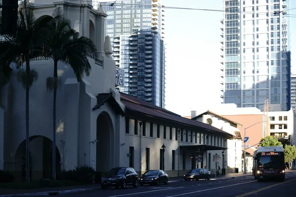 Bus at the Santa Fe Station in San Diego — Stock Photo, Image