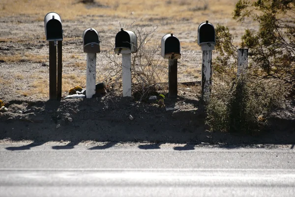 Starý poštovní schránky na silnici — Stock fotografie