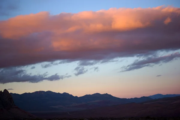 Západ slunce nad horami — Stock fotografie