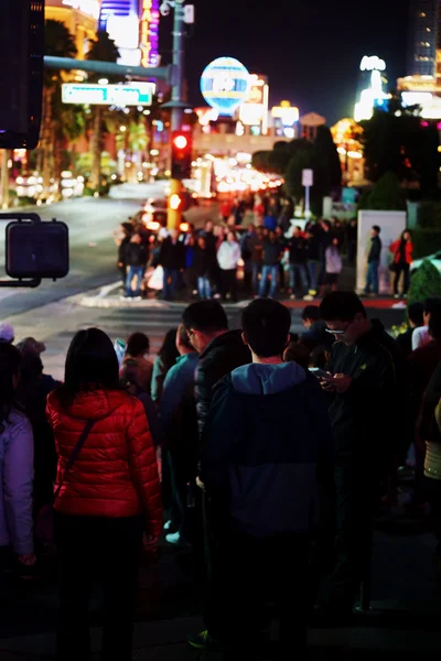 Las Vegas Strip üzerinde turist — Stok fotoğraf