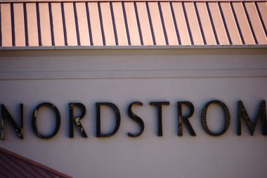 Nordstrom Logo duvar