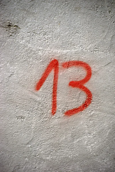 Nummer 13 op een muur — Stockfoto