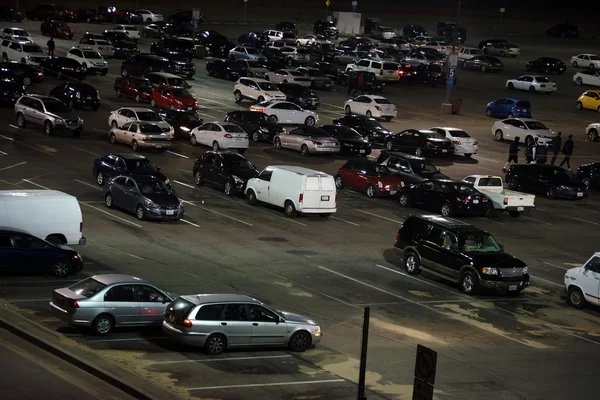 Парковка на пирсе Санта-Моника ночью — стоковое фото