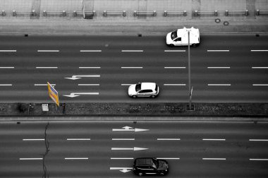 birden çok şeritli bir yol