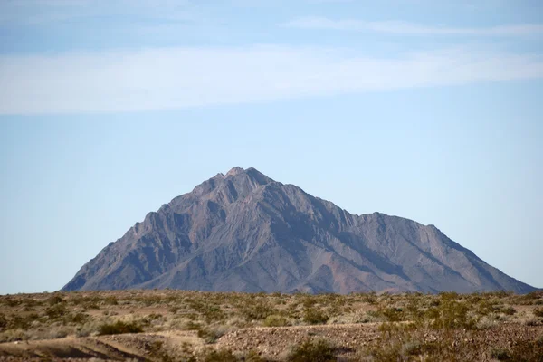 Black Mountain no deserto — Fotografia de Stock