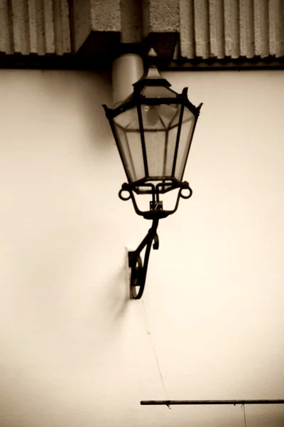 Nostalgiczny latarnia naścienna — Zdjęcie stockowe