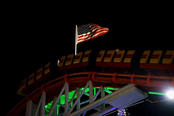 Roller coaster geceleri — Stok fotoğraf