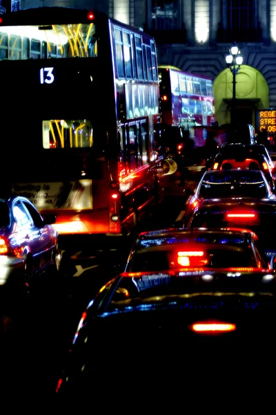Tráfico nocturno en Londres —  Fotos de Stock
