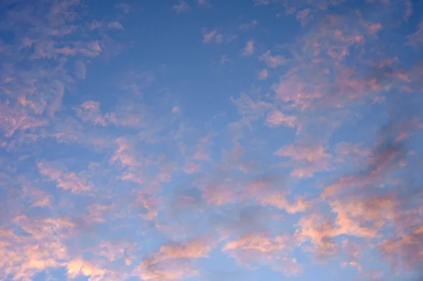 Pinkfarbene Wolken — Stockfoto