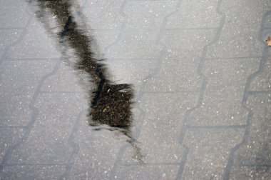 Yansıtılmış radyo su birikintisine kule