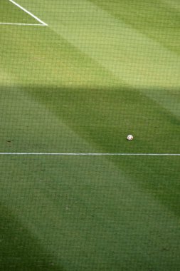 top ile futbol sahası