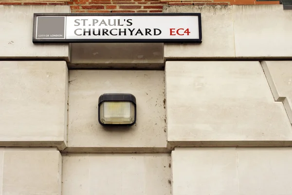 St. Pauls Churchyard in London — Stock Photo, Image