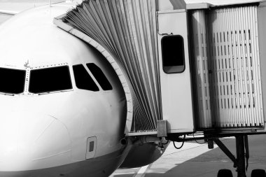 uçak Önden Görünüm