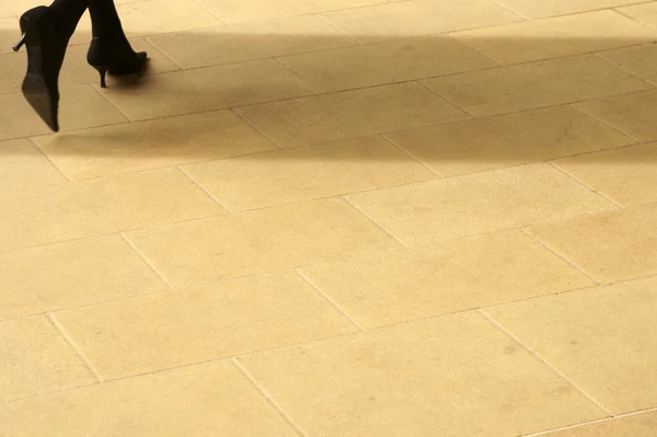 Heels on the sidewalk — Stock Photo, Image