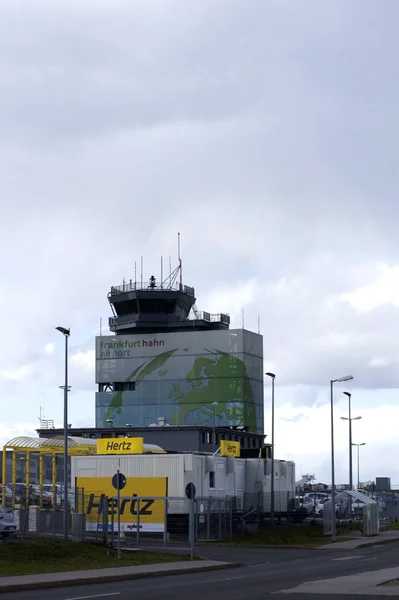 Mietwagen hertz flughafen frankfurt-hahn — Stockfoto