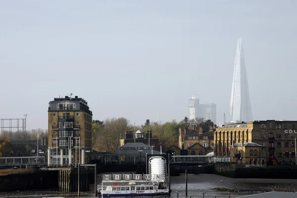 Пристані готелю hilton london — стокове фото