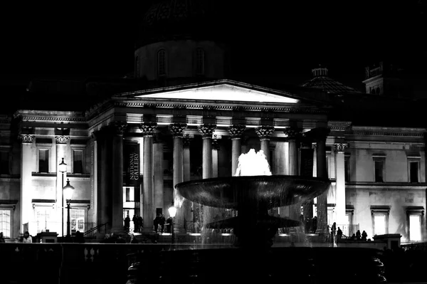伦敦国家美术馆在晚上 — 图库照片