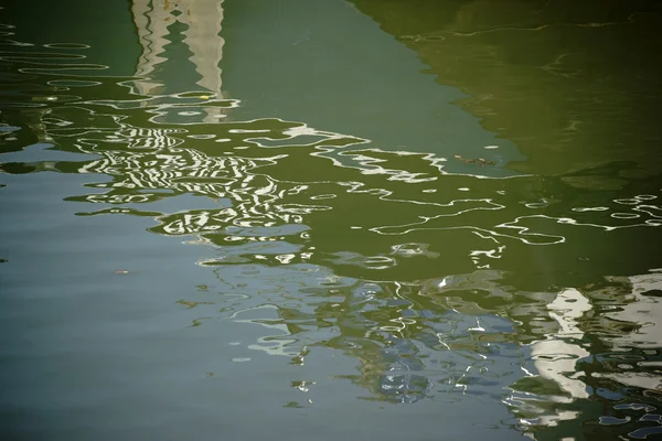 Reflexões sobre a água — Fotografia de Stock