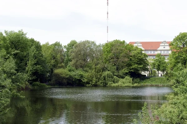 布列茨教堂池塘 — 图库照片