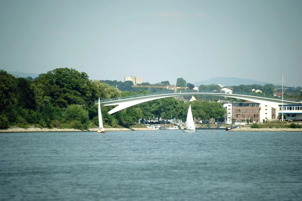 Voetgangersbrug over de Rijn — Stockfoto