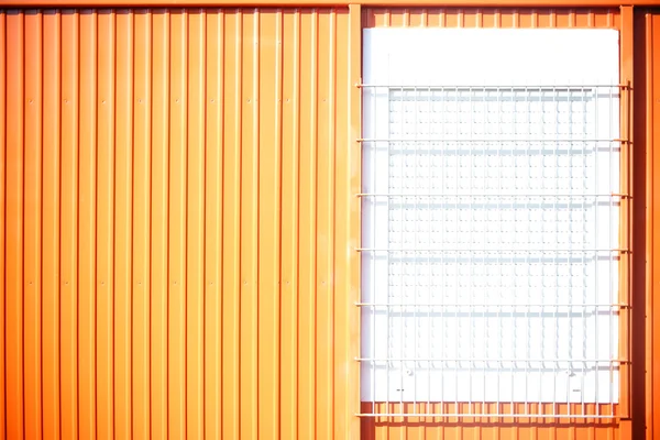 Portacabin mit vergitterten Fenstern — Stockfoto