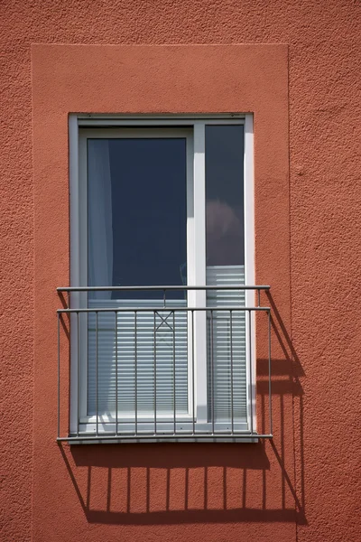 Gölge ile pencere korkuluk