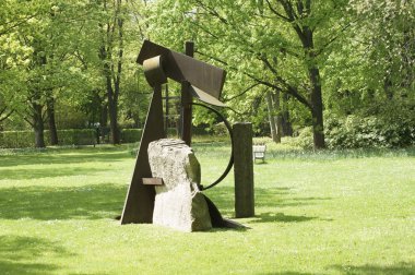 Modern heykel Britz sahipleri bahçesinde