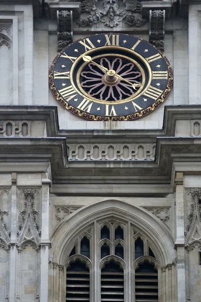 Годинник у Вестмінстерському абатстві — стокове фото