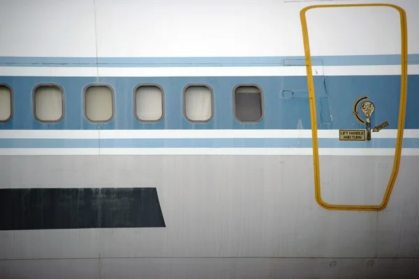 Alte Flugzeug-Seitenansicht — Stockfoto