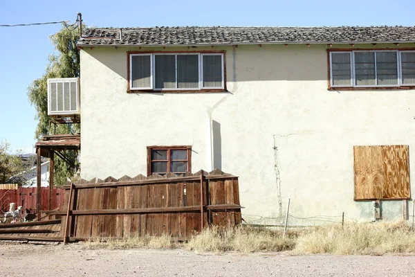 Verwaarloosde huis — Stockfoto