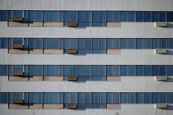 Edifício de escritórios moderno — Fotografia de Stock