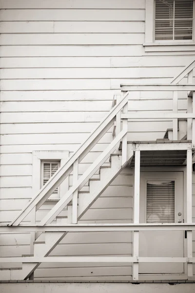 Escalier extérieur en bois — Photo